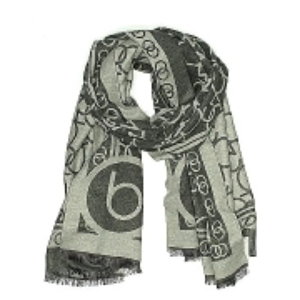 New With Tags Bloomingdale's Anniversary Exclusive Scarf